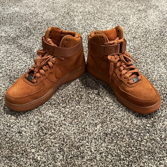 Nike Air Force 1 High Suede - Picture 7 of 9